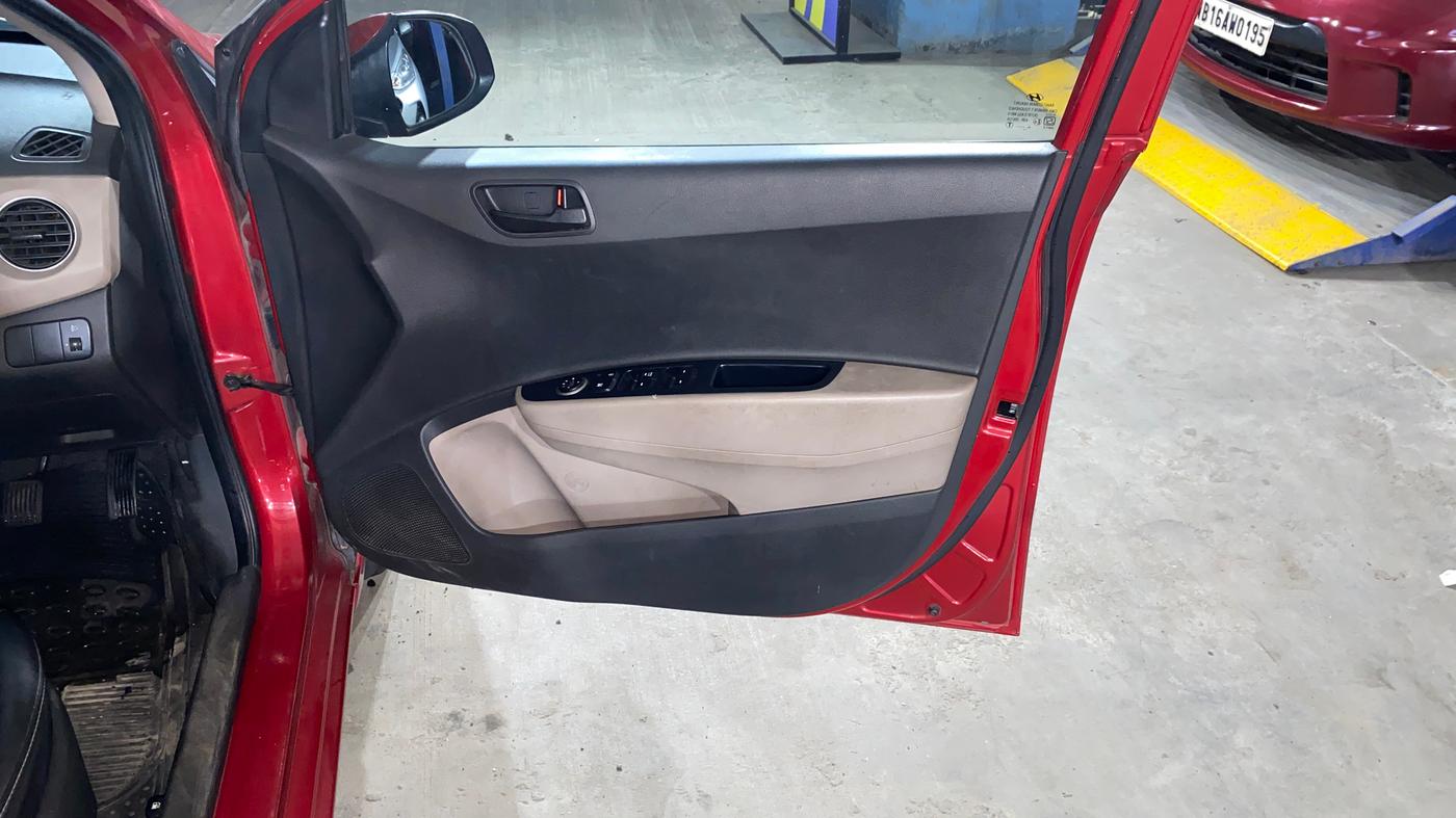 2018 Hyundai Grand i10 MAGNA 1.2 KAPPA VTVT, Petrol, Manual, 29,066 km, Driver Side Door Panels Control