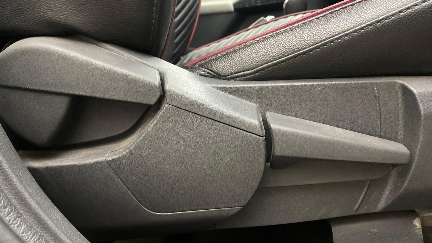 2025 Nissan MAGNITE Tekna B4D 1.0 Petrol AMT, Petrol, Automatic, 8,876 km, Driver Side Adjustment Panel