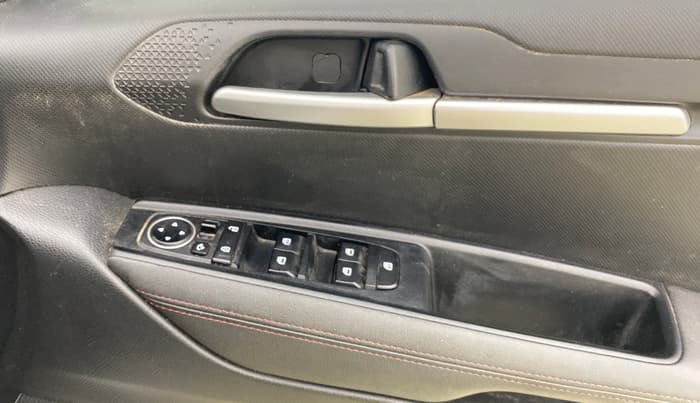2022 KIA SONET GTX PLUS 1.5, Diesel, Manual, 96,106 km, Driver Side Door Panels Control