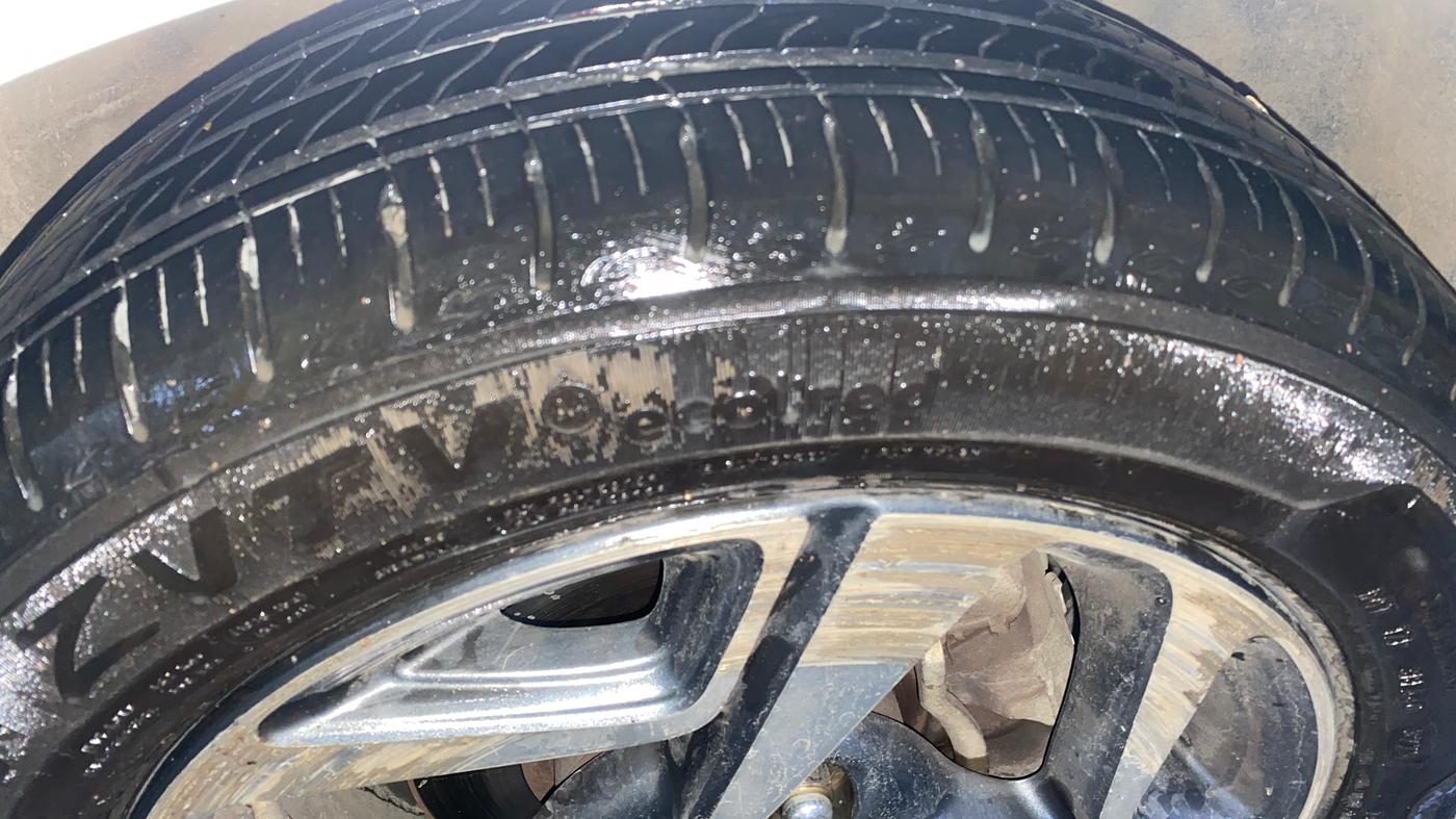 2021 Hyundai AURA SX PLUS 1.2 AMT, Petrol, Automatic, 1,01,354 km, Right Front Tyre Tread