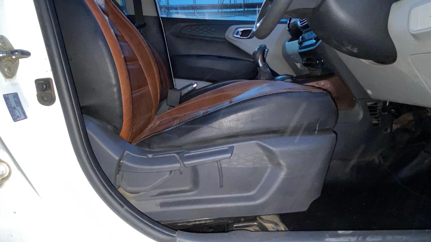 2021 Hyundai AURA SX PLUS 1.2 AMT, Petrol, Automatic, 1,01,354 km, Driver Side Adjustment Panel