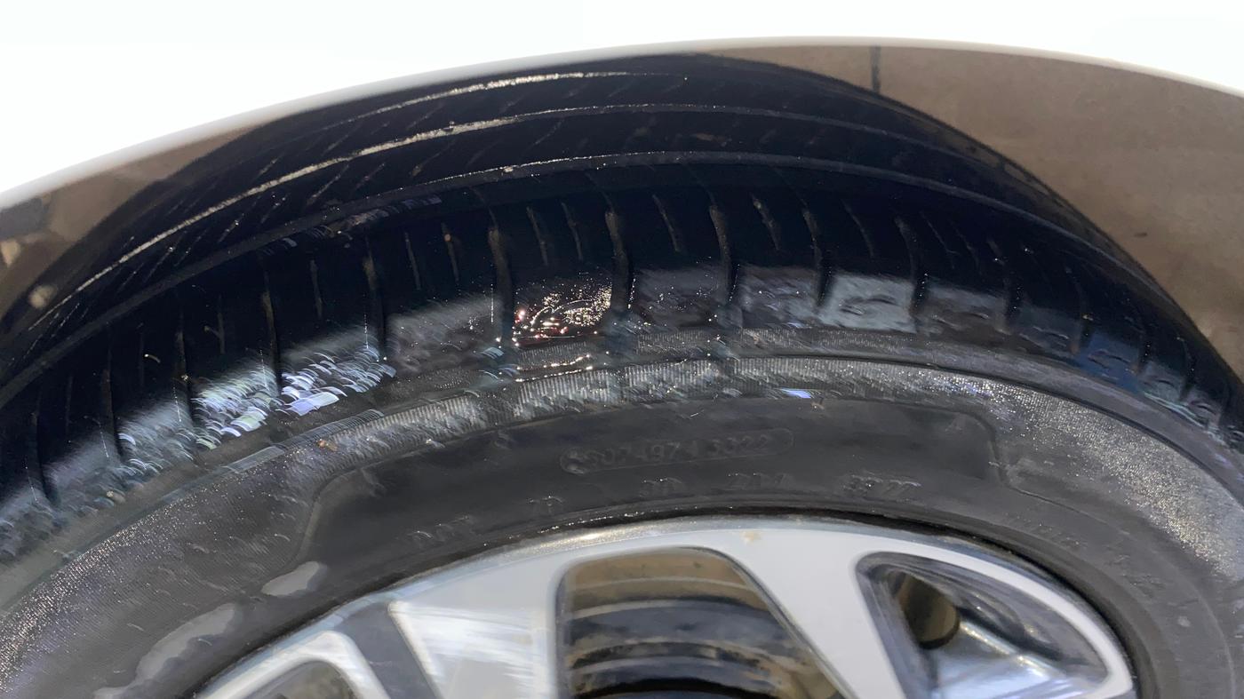 2021 Hyundai AURA SX PLUS 1.2 AMT, Petrol, Automatic, 1,01,354 km, Right Rear Tyre Tread