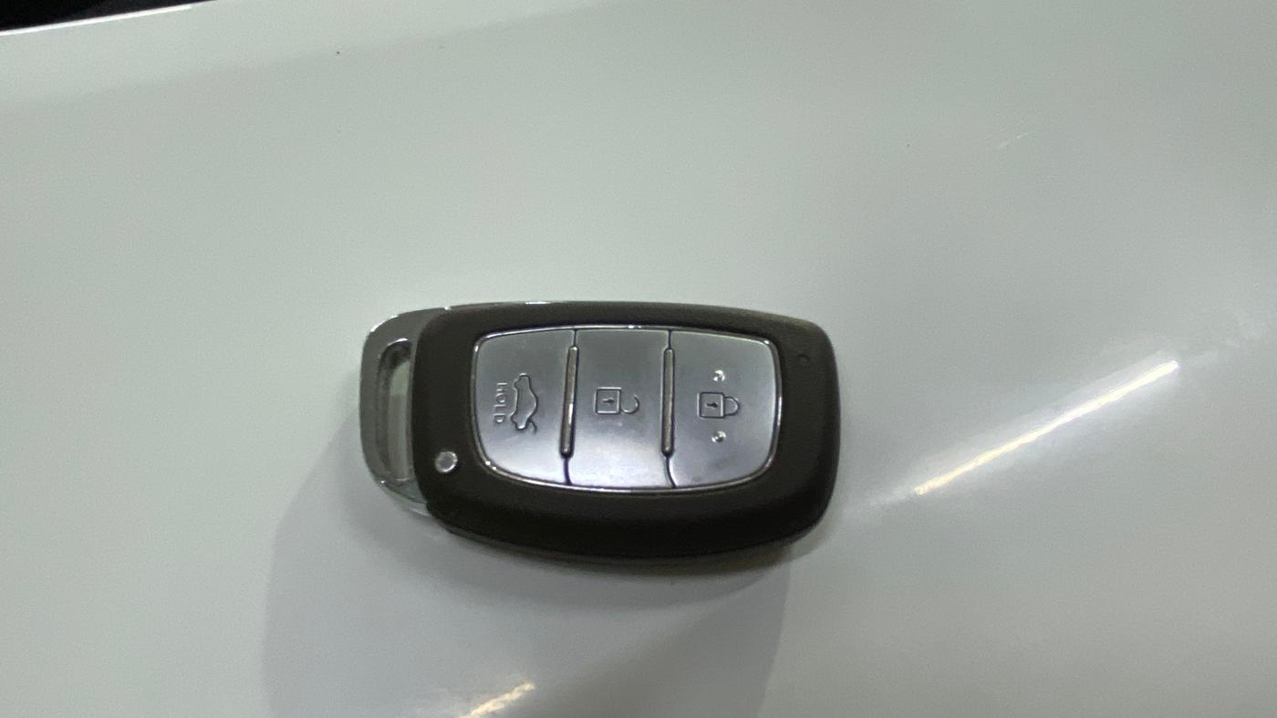 2021 Hyundai AURA SX PLUS 1.2 AMT, Petrol, Automatic, 1,01,354 km, Key Close Up
