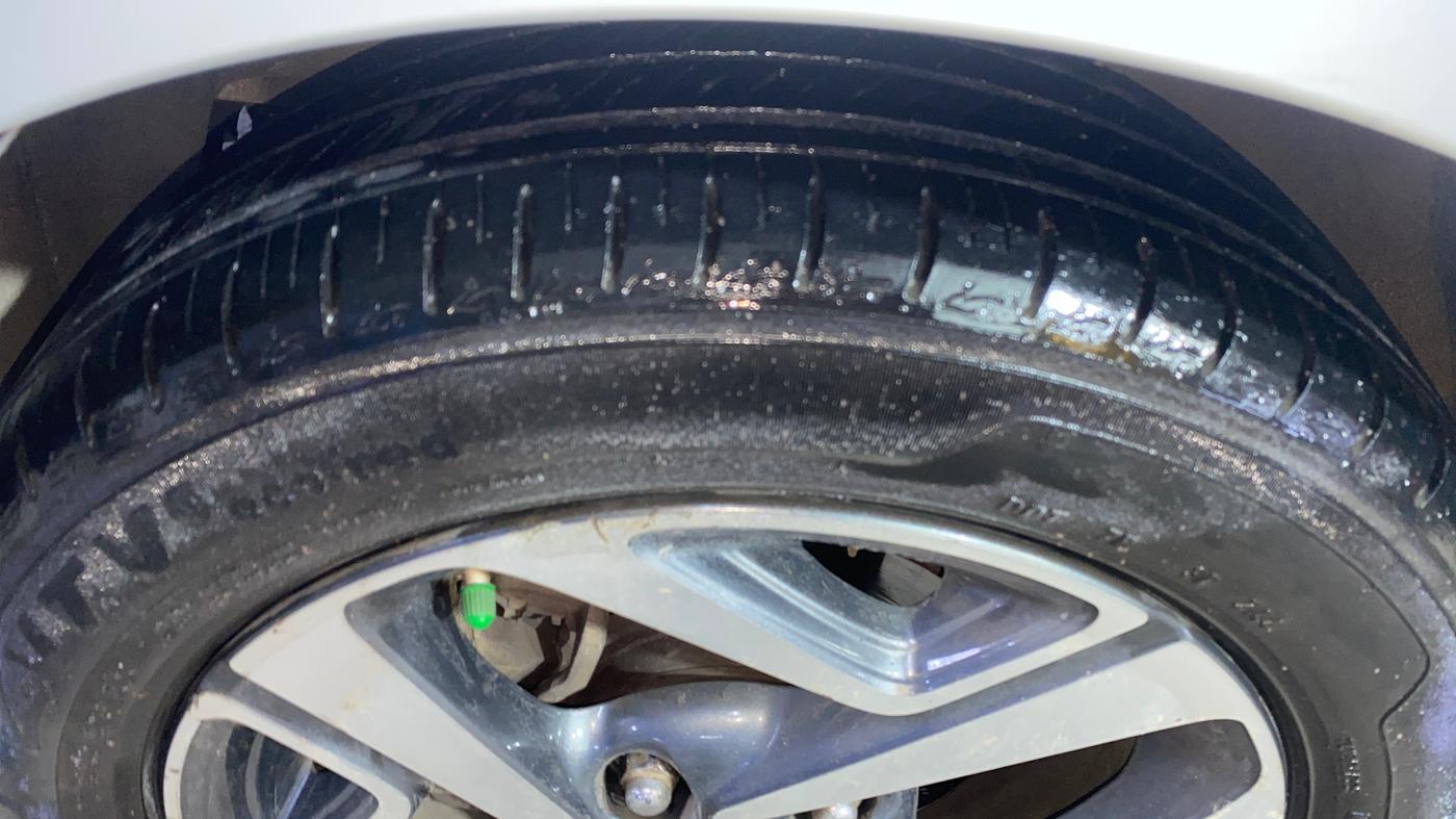 2021 Hyundai AURA SX PLUS 1.2 AMT, Petrol, Automatic, 1,01,354 km, Left Front Tyre Tread
