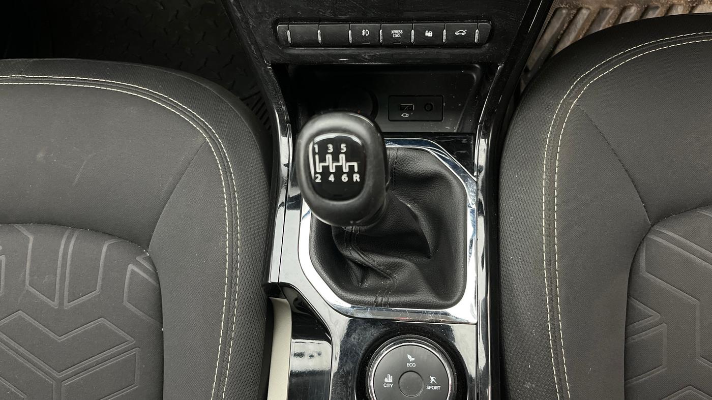 2020 Tata NEXON XZ PLUS (O) PETROL, Petrol, Manual, 41,846 km, Gear Lever