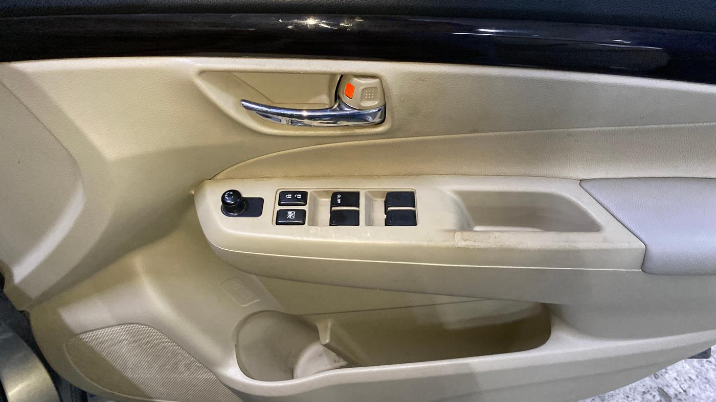 2018 Maruti Ciaz DELTA 1.4 MT PETROL, Petrol, Manual, 53,827 km, Driver Side Door Panels Control