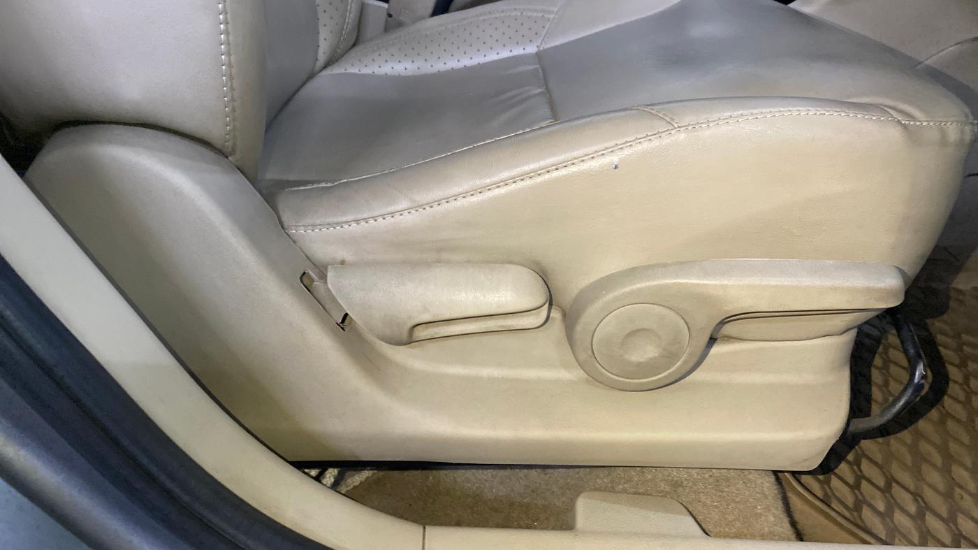2018 Maruti Ciaz DELTA 1.4 MT PETROL, Petrol, Manual, 53,827 km, Driver Side Adjustment Panel