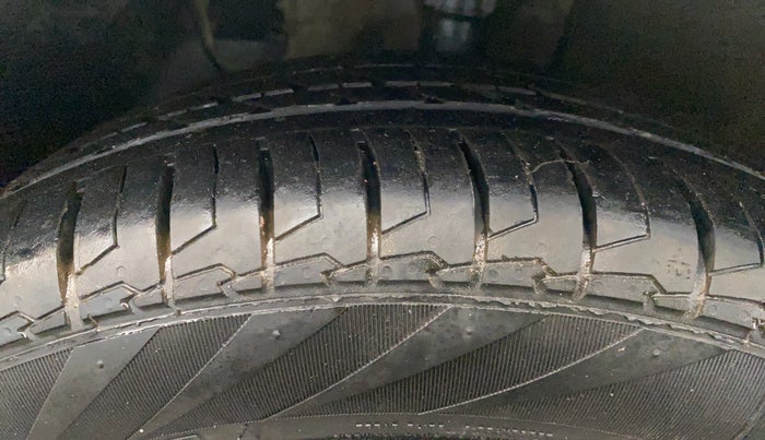 2021 Hyundai NEW I20 ASTA (O) 1.2 MT, CNG, Manual, 1,17,079 km, Left Front Tyre Tread