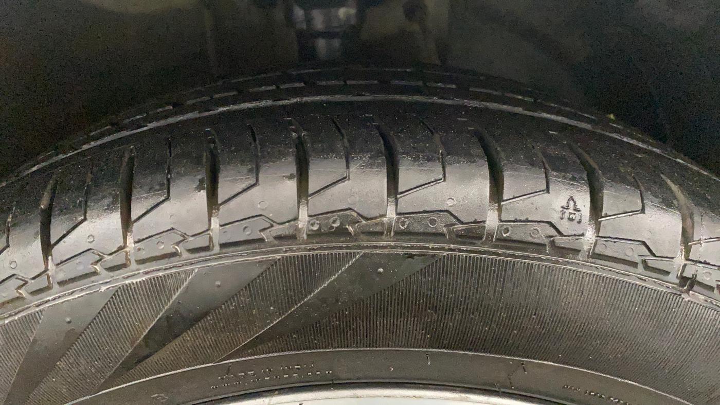 2021 Hyundai NEW I20 ASTA (O) 1.2 MT, CNG, Manual, 1,17,079 km, Right Front Tyre Tread