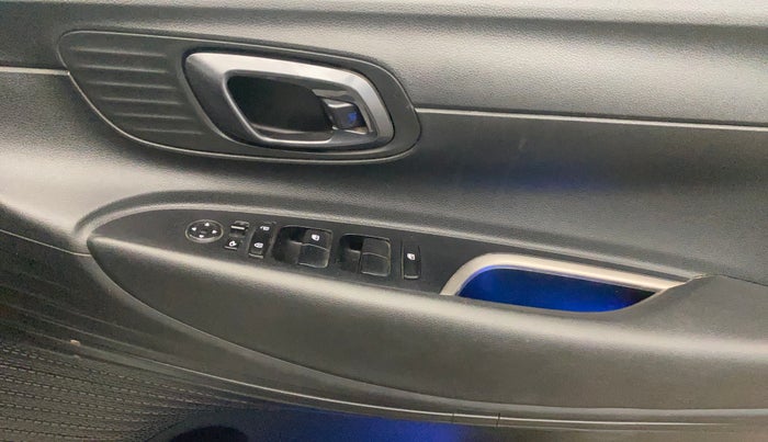 2021 Hyundai NEW I20 ASTA (O) 1.2 MT, CNG, Manual, 1,17,079 km, Driver Side Door Panels Control