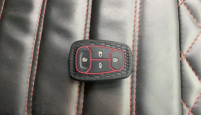 2022 Tata ALTROZ XT PETROL, Petrol, Manual, 21,360 km, Key Close Up