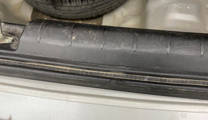 2010 Honda City 1.5L I-VTEC S MT, Petrol, Manual, 31,169 km, Dicky (Boot door) - Weather strip has minor damage