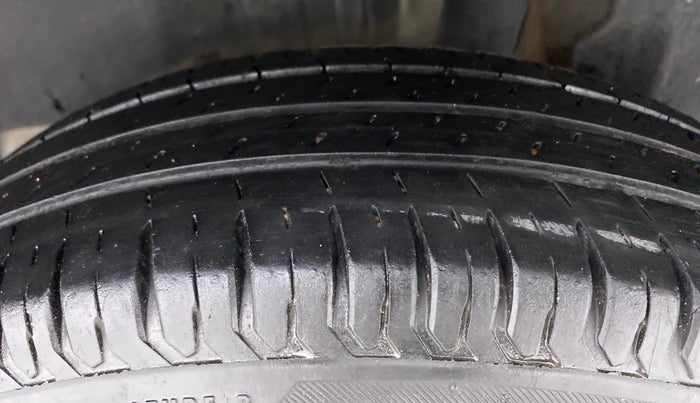 2019 Maruti Swift LXI D, Petrol, Manual, 35,166 km, Left Rear Tyre Tread
