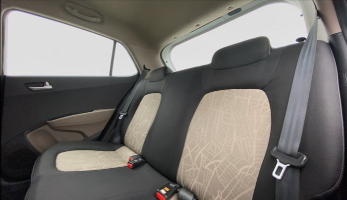 2016 Hyundai Grand i10 SPORTZ 1.2 KAPPA VTVT, Petrol, Manual, 22,982 km, Right Side Rear Door Cabin