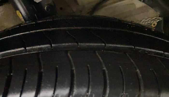 2018 Maruti Dzire ZDI PLUS AMT, Diesel, Automatic, 55,096 km, Right Front Tyre Tread