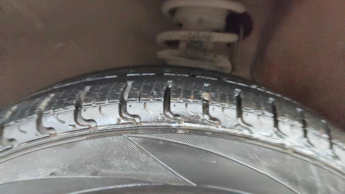 2013 Maruti Alto K10 VXI, Petrol, Manual, 60,033 km, Left Front Tyre Tread