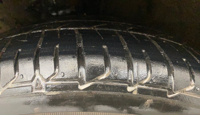 2013 Hyundai Verna FLUIDIC 1.6 VTVT SX, Petrol, Manual, 61,425 km, Left Front Tyre Tread