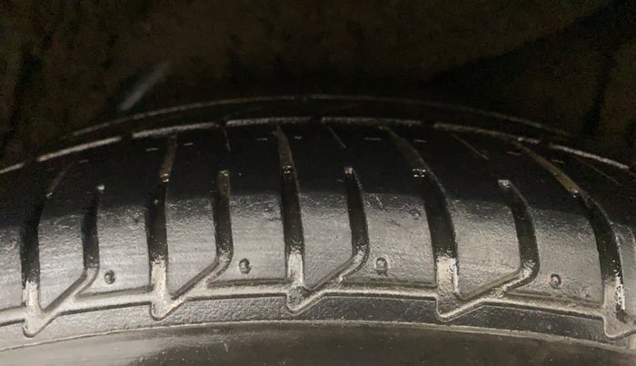 2013 Hyundai Verna FLUIDIC 1.6 VTVT SX, Petrol, Manual, 61,425 km, Left Rear Tyre Tread