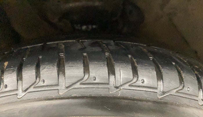 2013 Hyundai Verna FLUIDIC 1.6 VTVT SX, Petrol, Manual, 61,425 km, Right Front Tyre Tread