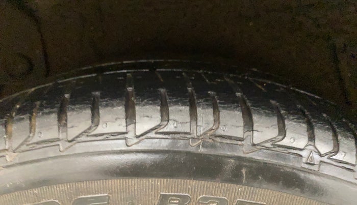 2013 Hyundai Verna FLUIDIC 1.6 VTVT SX, Petrol, Manual, 61,425 km, Right Rear Tyre Tread