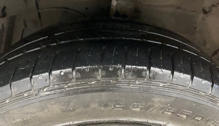 2022 Maruti Ciaz SIGMA 1.5 SHVS MT  PETROL, Petrol, Manual, 35,291 km, Left Front Tyre Tread