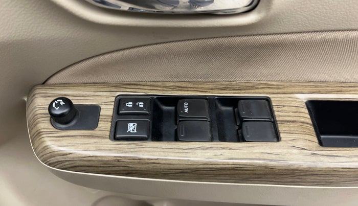 2022 Maruti Ciaz SIGMA 1.5 SHVS MT  PETROL, Petrol, Manual, 35,291 km, Driver Side Door Panels Control