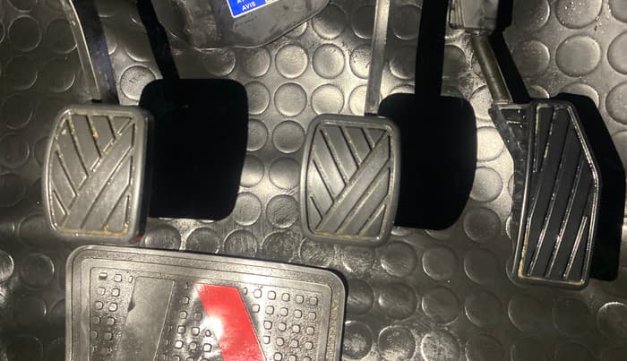 2019 Maruti Swift VXI, Petrol, Manual, 92,085 km, Pedals