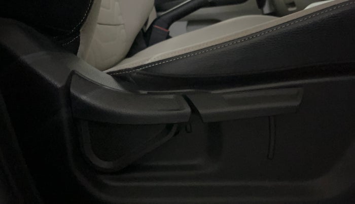 2023 KIA SONET HTX 1.0 IMT, Petrol, Manual, 21,073 km, Driver Side Adjustment Panel