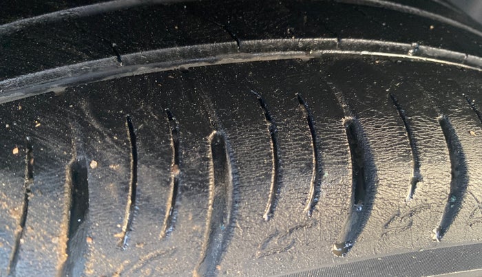 2021 Skoda KUSHAQ STYLE 1.0L TSI MT, Petrol, Manual, 1,20,694 km, Right Rear Tyre Tread