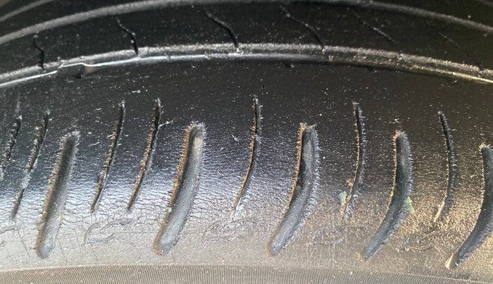 2021 Skoda KUSHAQ STYLE 1.0L TSI MT, Petrol, Manual, 1,20,694 km, Right Front Tyre Tread