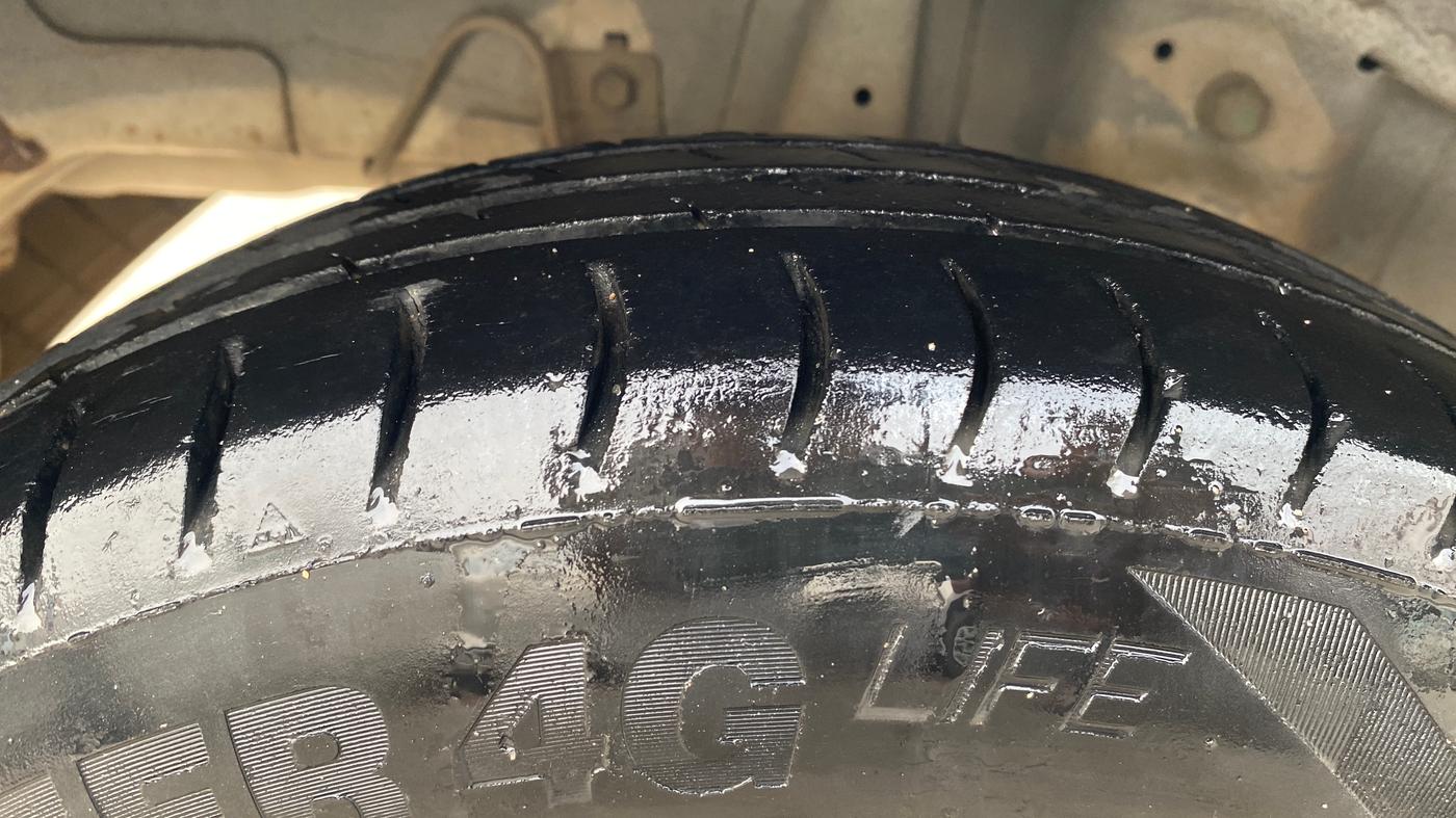 2013 Hyundai Eon ERA +, Petrol, Manual, 63,636 km, Right Rear Tyre Tread