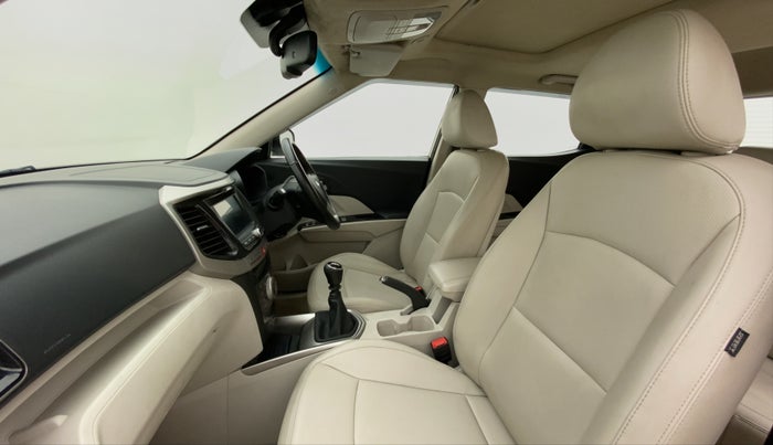 2020 Mahindra XUV300 W8(O), Diesel, Manual, 33,254 km, Right Side Front Door Cabin