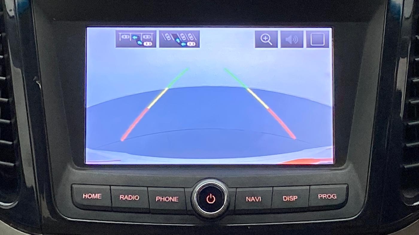 2020 Mahindra XUV300 W8(O), Diesel, Manual, 33,254 km, Parking Camera