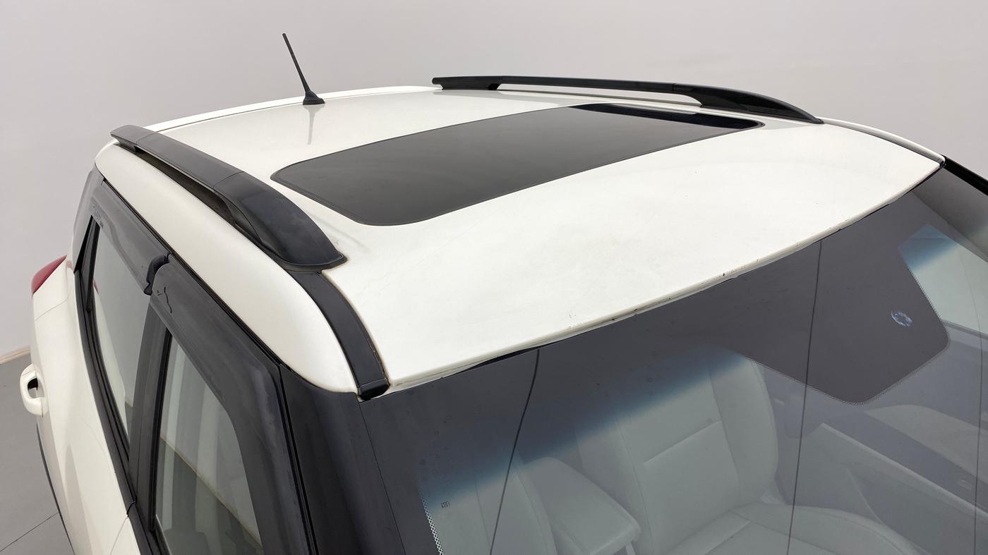 2020 Mahindra XUV300 W8(O), Diesel, Manual, 33,254 km, Roof