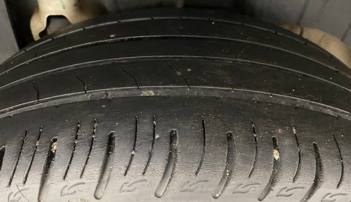2020 Mahindra XUV300 W8(O), Diesel, Manual, 33,254 km, Left Rear Tyre Tread