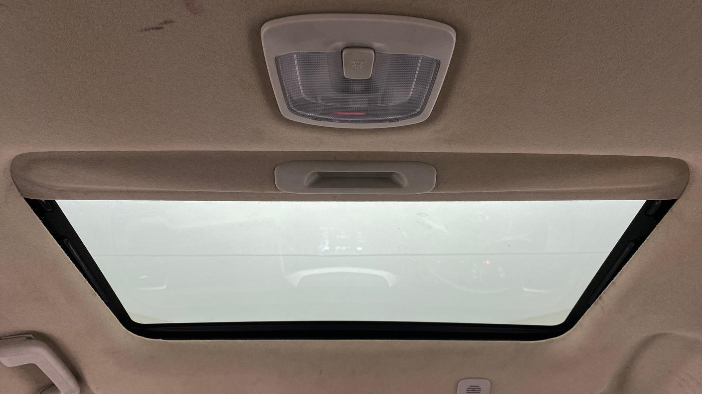2020 Mahindra XUV300 W8(O), Diesel, Manual, 33,254 km, Moonroof/ Sunroof