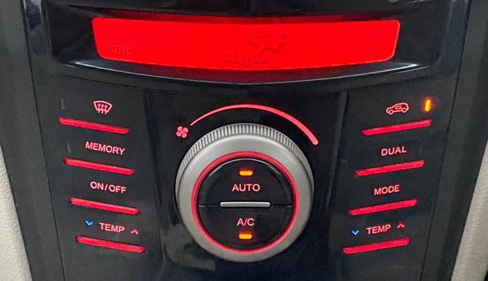 2020 Mahindra XUV300 W8(O), Diesel, Manual, 33,254 km, Automatic Climate Control