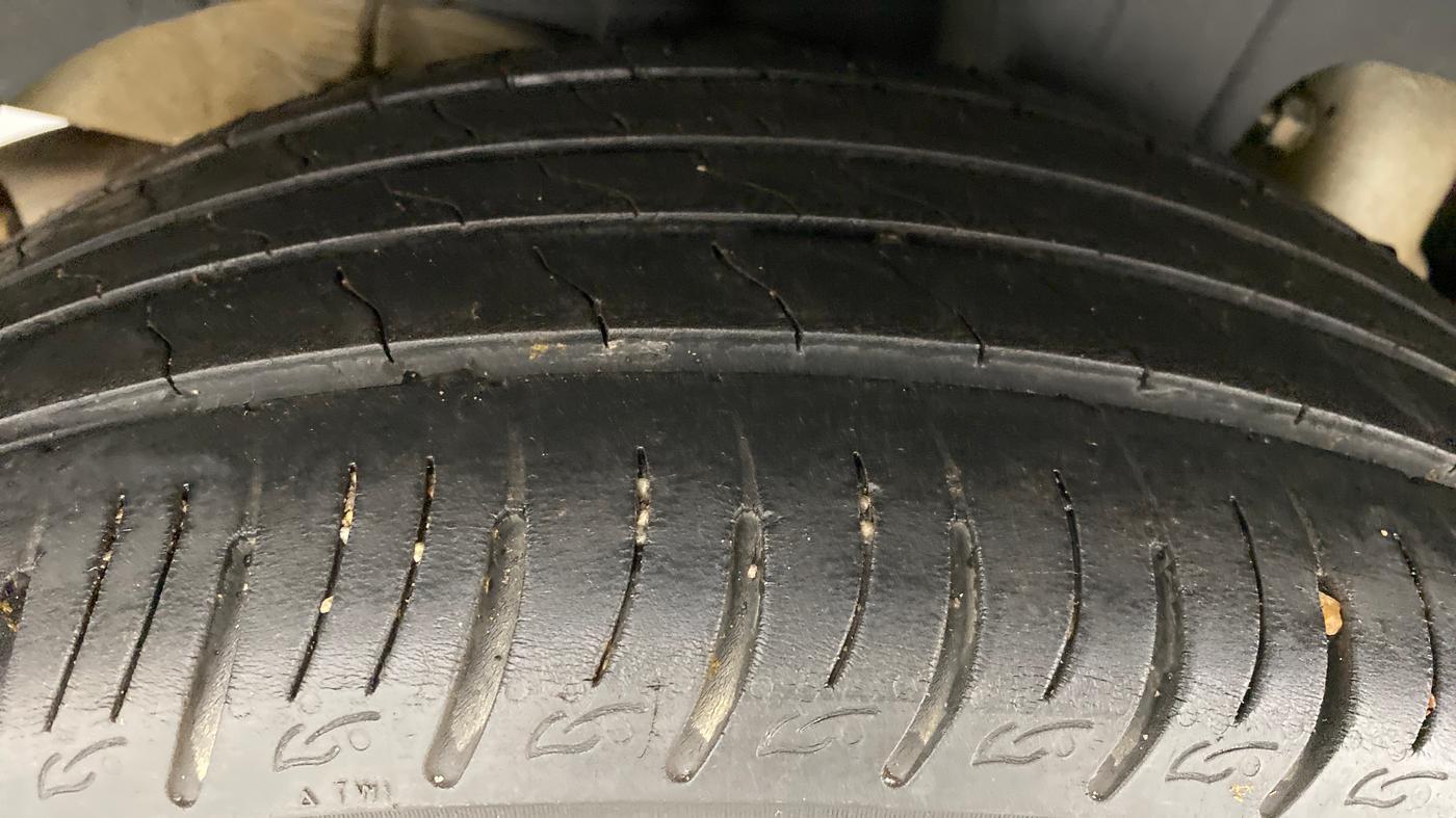 2020 Mahindra XUV300 W8(O), Diesel, Manual, 33,254 km, Right Rear Tyre Tread