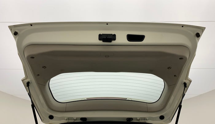 2020 Mahindra XUV300 W8(O), Diesel, Manual, 33,254 km, Boot Door Open