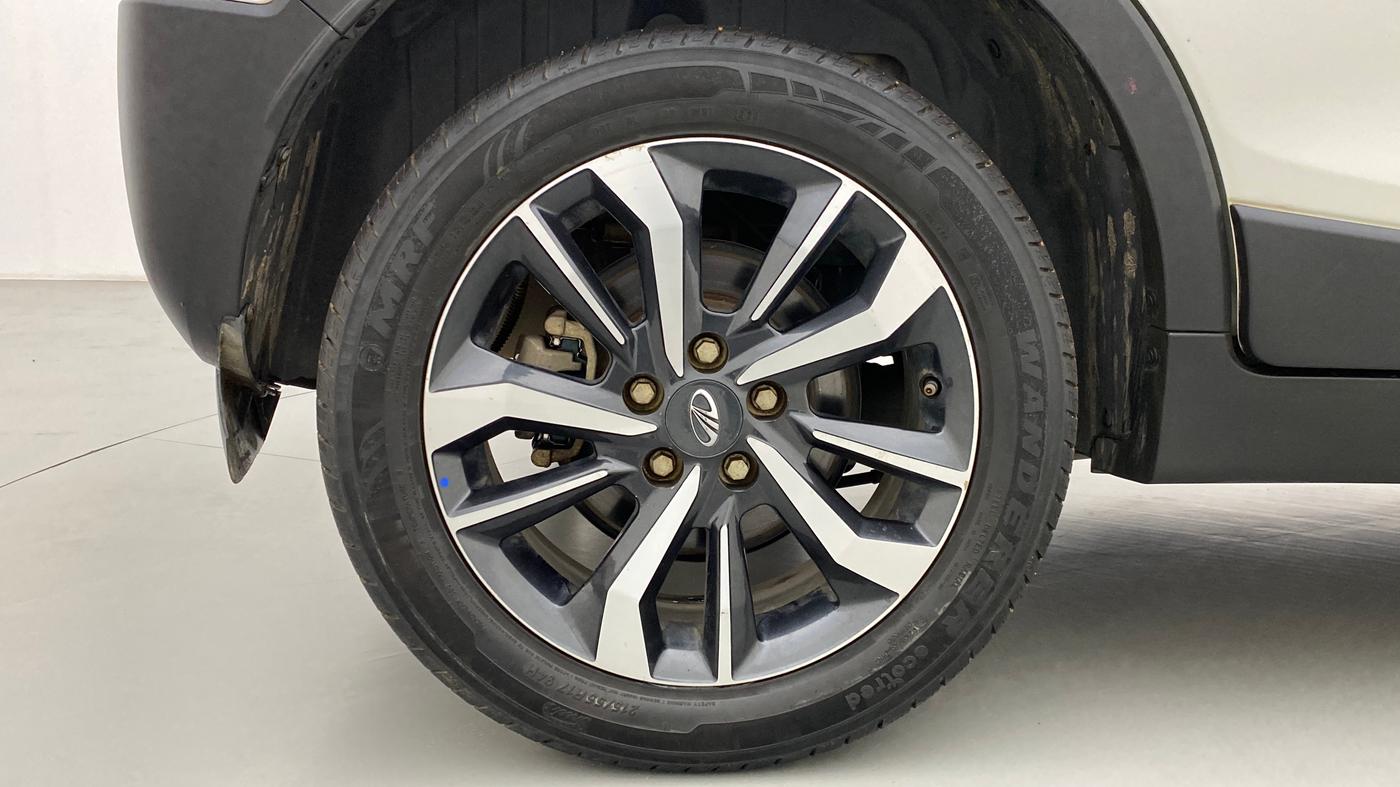 2020 Mahindra XUV300 W8(O), Diesel, Manual, 33,254 km, Right Rear Wheel