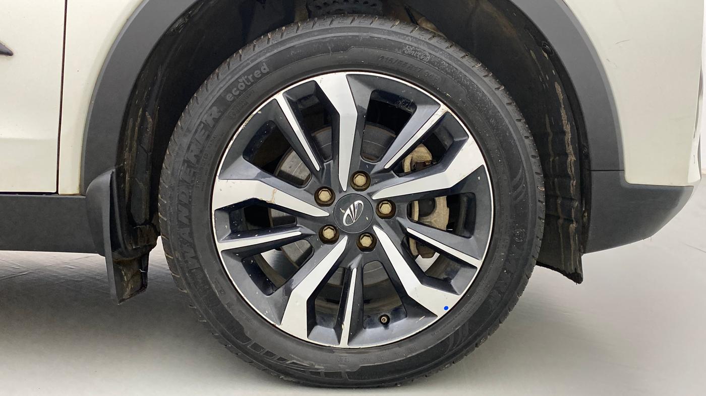 2020 Mahindra XUV300 W8(O), Diesel, Manual, 33,254 km, Right Front Wheel