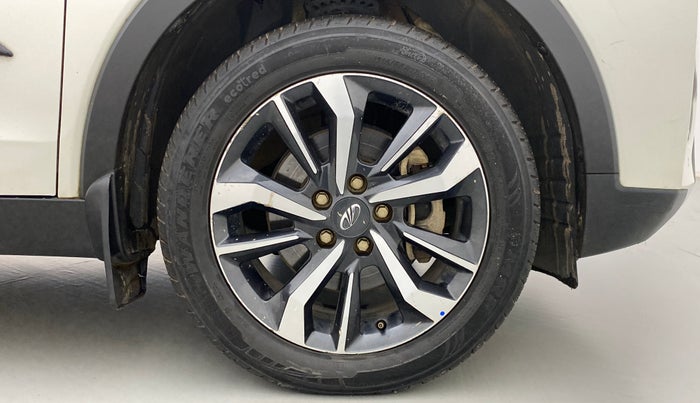 2020 Mahindra XUV300 W8(O), Diesel, Manual, 33,254 km, Right Front Wheel