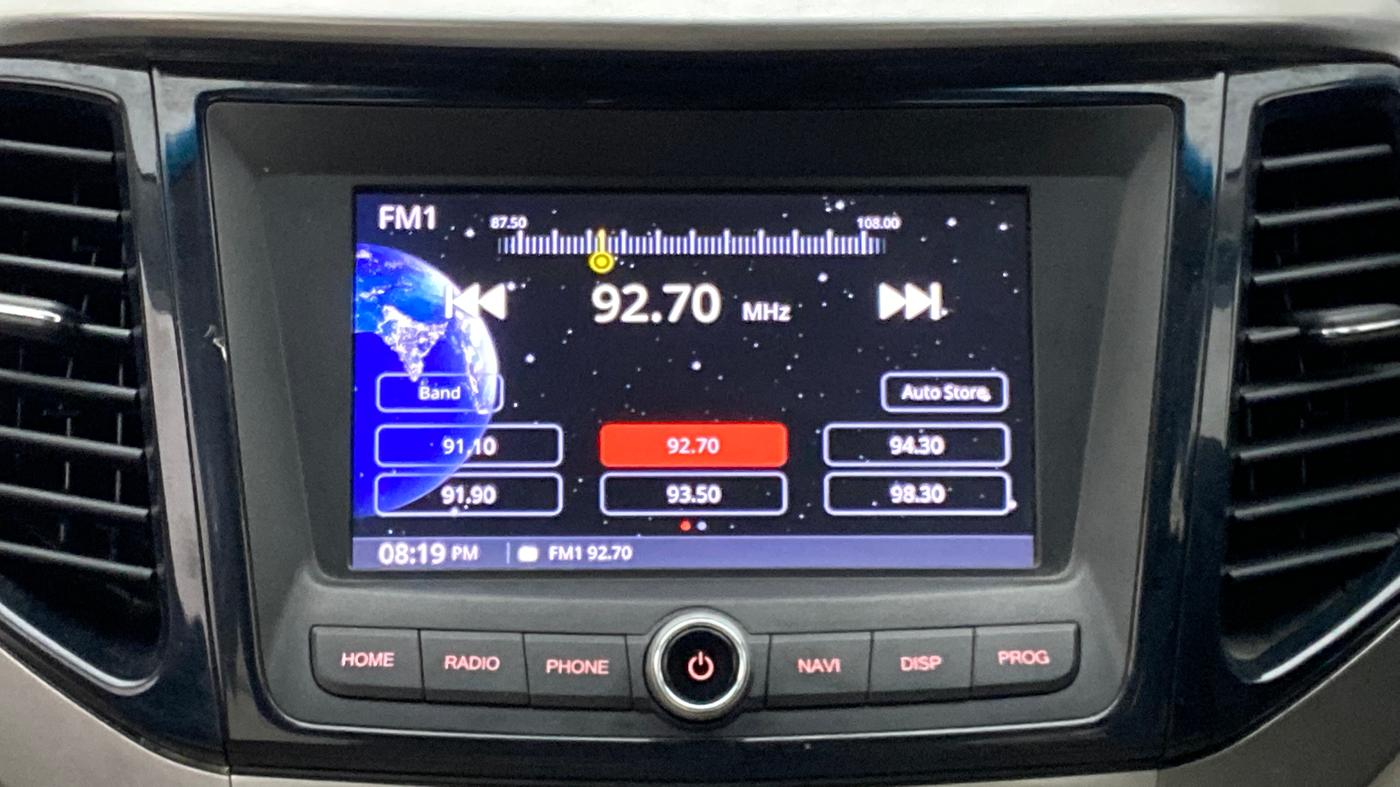 2020 Mahindra XUV300 W8(O), Diesel, Manual, 33,254 km, Infotainment System