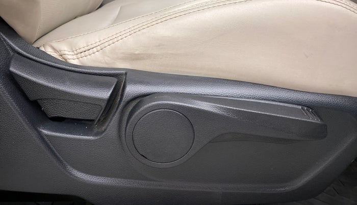 2019 Mahindra XUV300 W8 DIESEL MT, Diesel, Manual, 29,363 km, Driver Side Adjustment Panel