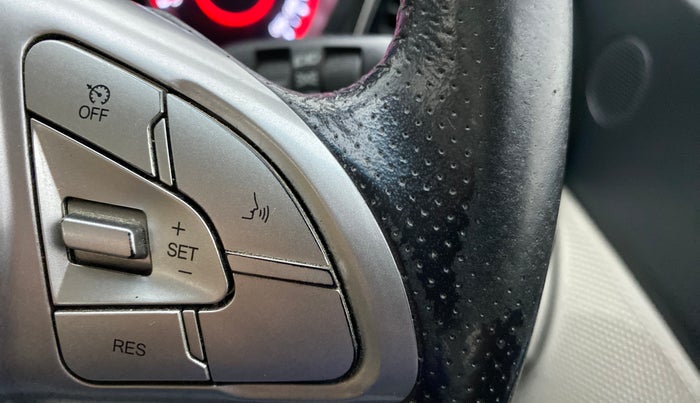 2019 Mahindra XUV300 W8 DIESEL MT, Diesel, Manual, 29,363 km, Adaptive Cruise Control