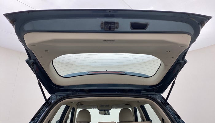 2019 Mahindra XUV300 W8 DIESEL MT, Diesel, Manual, 29,363 km, Boot Door Open