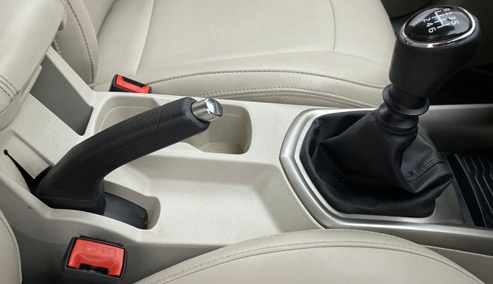 2019 Mahindra XUV300 W8 DIESEL MT, Diesel, Manual, 29,363 km, Gear Lever