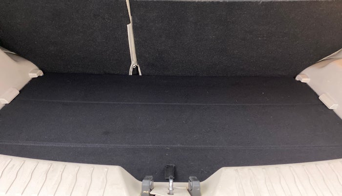 2019 Mahindra XUV300 W8 DIESEL MT, Diesel, Manual, 29,363 km, Boot Inside