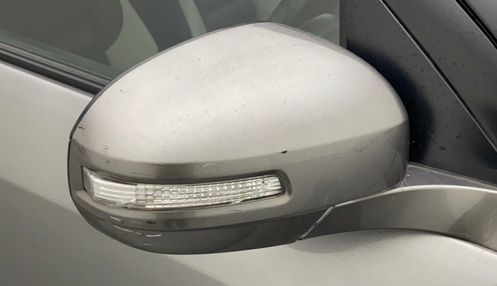 2016 Maruti Swift ZXI, Petrol, Manual, 68,781 km, Right rear-view mirror - Minor folding noise