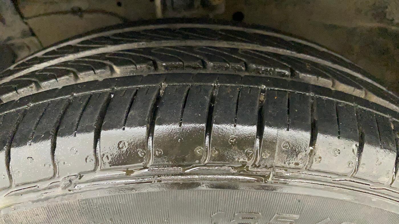 2016 Maruti Swift ZXI, Petrol, Manual, 68,781 km, Left Front Tyre Tread